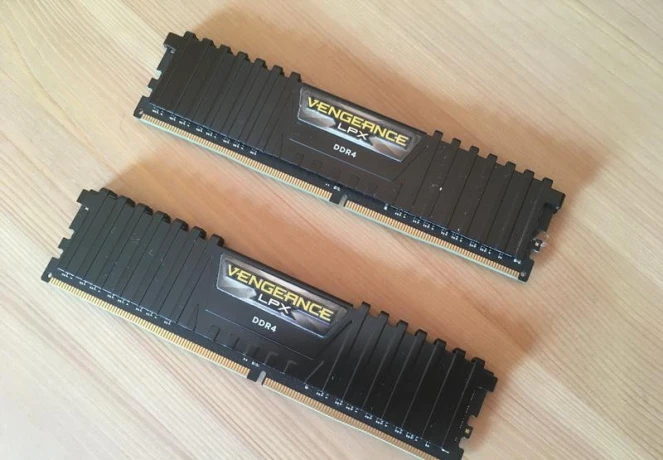 corsair-vengeance-ddr4-3200-2x8gb-big-0