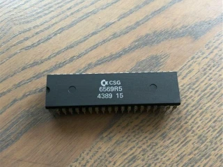 videochip-commodore-csg-6569r5-vic-ii-pre-commodore-c64