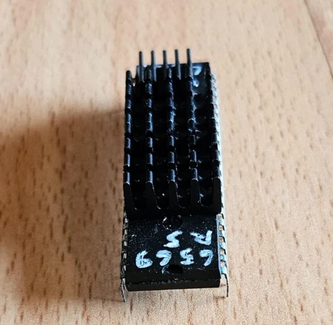 videochip-commodore-csg-6569r5-vic-ii-pre-commodore-c64-big-2