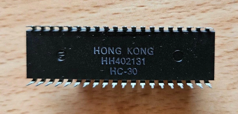 videochip-commodore-csg-6569r5-vic-ii-pre-commodore-c64-big-4