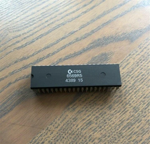 videochip-commodore-csg-6569r5-vic-ii-pre-commodore-c64-big-0