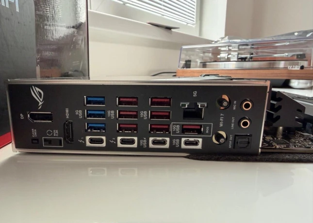 asus-rog-strix-z890-e-big-2