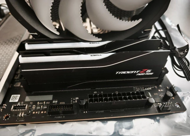 amd-ryzen-7-7800x3d-b850-32gb-ddr5-ssd-1tb-wifibt-w11-big-2