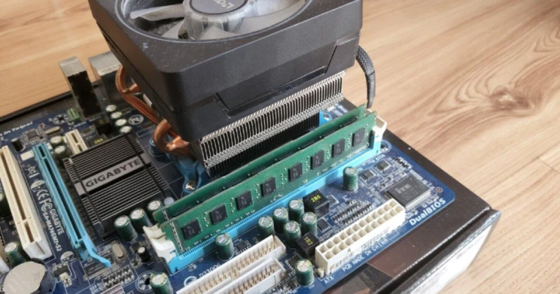 zakladna-doska-8gb-ddr3-1600mhz-amd-phenom-ii-x6-1100t-big-1