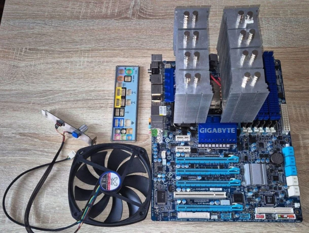 premium-set-x58-gigabyte-x58a-ud3r-i7-950-12gb-corsair-big-0