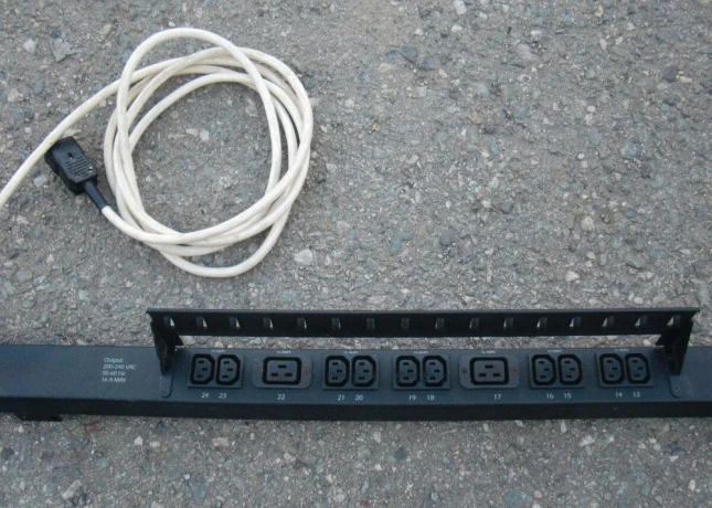 predam-napajaciu-listu-apc-basic-rack-pdu-big-1