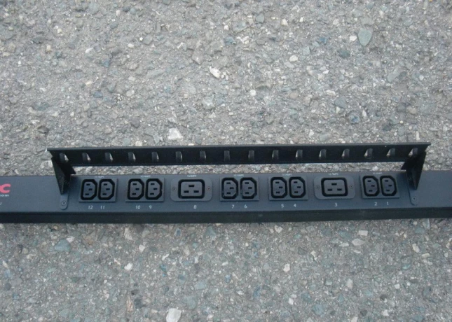 predam-napajaciu-listu-apc-basic-rack-pdu-big-2