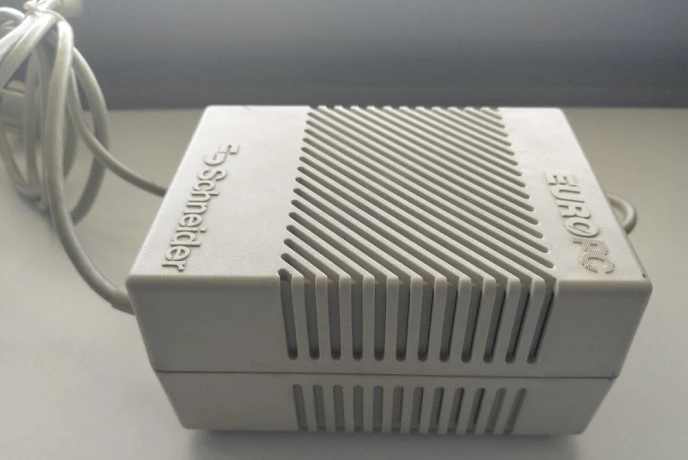 zdroj-schneider-euro-pc-50-003-big-2
