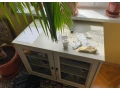 drevena-kniznica-s-dvierkami-small-0