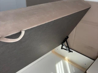 calunena-boxspring-manzelska-postel-bezova