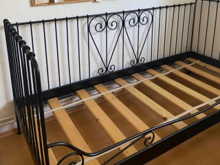 cierna-kovova-postel-90x200