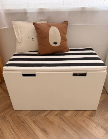 ikea-lavica-s-uloznym-priestorom-big-0