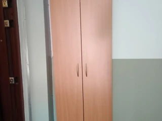 darujem-starsiu-skrinu-ceresnovej-farby