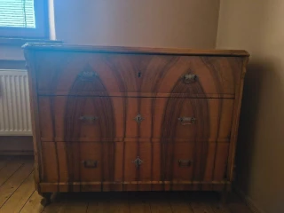 starozitna-komoda-v-style-biedermeier