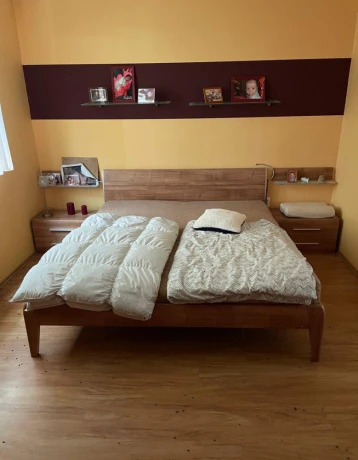 manzelska-postel-nocne-stoliky-a-komoda-big-0
