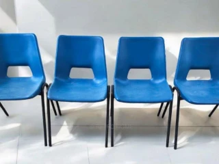 modre-plastove-stolicky