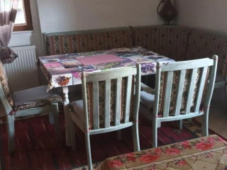 set-z-masivneho-dreva-lavica-stolicky-a-stoli-len-390e