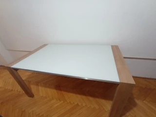 jedalensky-stol-so-sklom