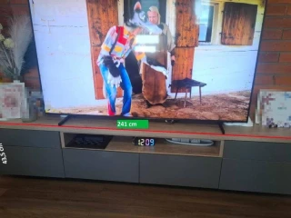 skrinka-pod-tv-montaz-na-stenu