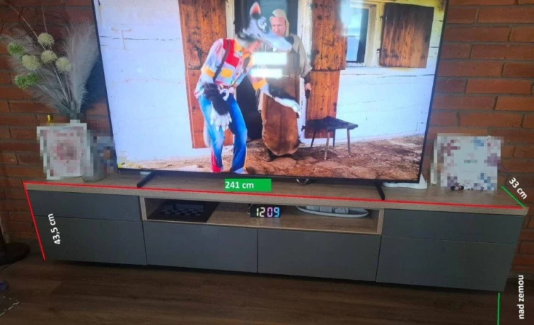 skrinka-pod-tv-montaz-na-stenu-big-0