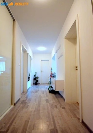 byvanie-ako-v-rodinnom-dome-3-izbovy-byt-so-zahradkou-altan-big-4