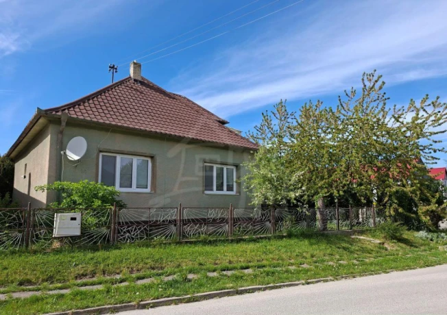 3-izbovy-rodinny-dom-po-rozsiahlej-rekonstrukcii-3-izby-big-0