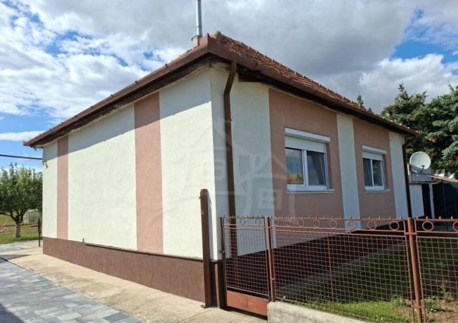 moderny-3-izbovy-dom-s-fotovoltikou-a-nabijackou-ludanic-big-3