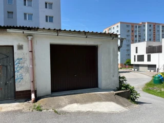 garaz-v-centre-stropkova
