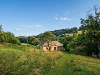 tradicny-vidiecky-domcek-pri-dobroci-s-dusou