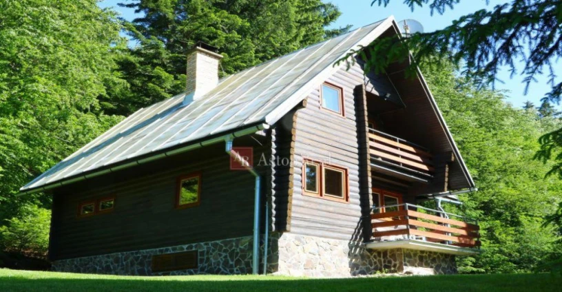 chata-na-taloch-okrbrezno-pozemok-680m2-big-0