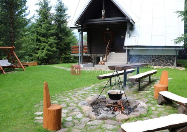 chata-na-taloch-okrbrezno-pozemok-680m2-big-2