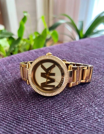 hodinky-michael-kors-model-mk5784-damske-zlate-big-1