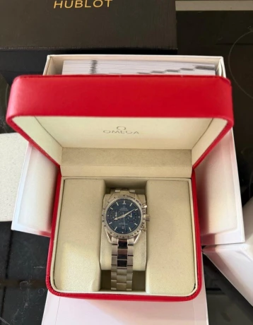 omega-speedmaster-big-2