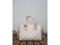 louis-vuitton-kabelka-small-4