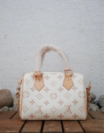 louis-vuitton-kabelka-big-4