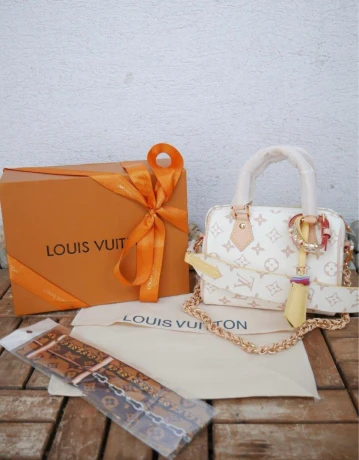 louis-vuitton-kabelka-big-0