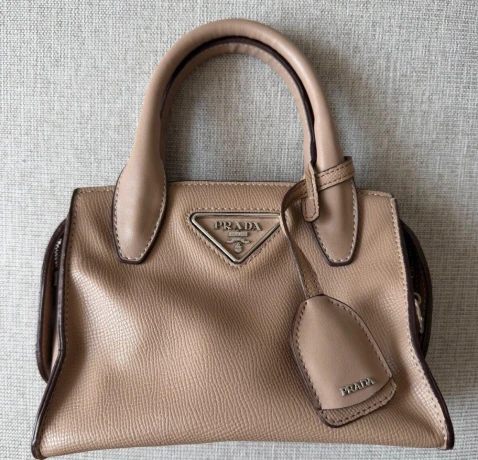 kabelka-prada-big-0