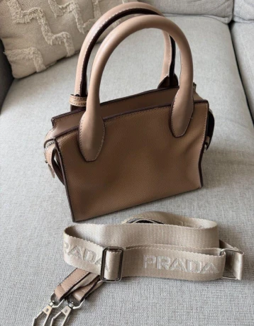 kabelka-prada-big-2