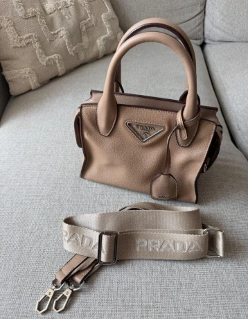 kabelka-prada-big-1