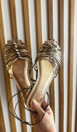 zara-zlate-sandale-big-2