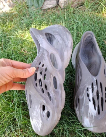 adidas-yeezy-foam-runner-42-big-2