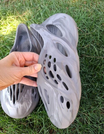 adidas-yeezy-foam-runner-42-big-3