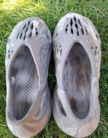 adidas-yeezy-foam-runner-42-big-4
