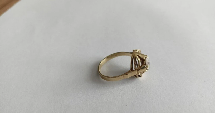 predam-elegantny-zlaty-prsten-14-kt-364-g-big-0