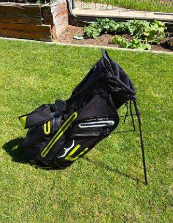 predam-takmer-nepouzity-golf-stand-bag-cobra-big-2