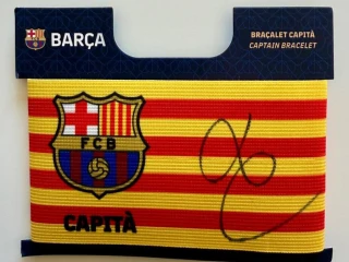 podpisana-kapitanska-paska-fc-barcelona-luis-enrique