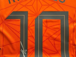 podpisany-futbalovy-dres-memphis-depay