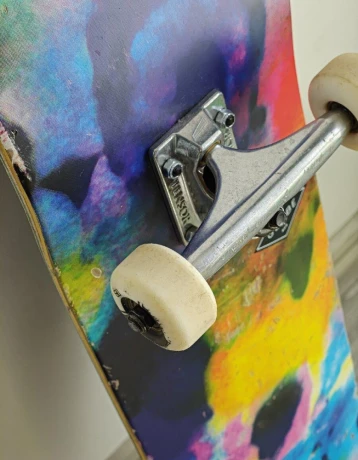 skateboard-globe-colorbomb-775-big-2