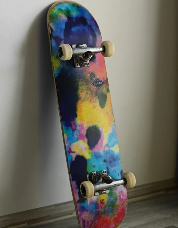 skateboard-globe-colorbomb-775-big-0