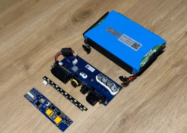 onewheel-xr-bateria-controller-led-svetla-nabijacka-big-0